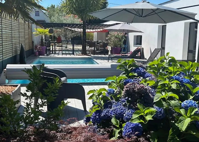 Bright 190 M With Swimming Pool