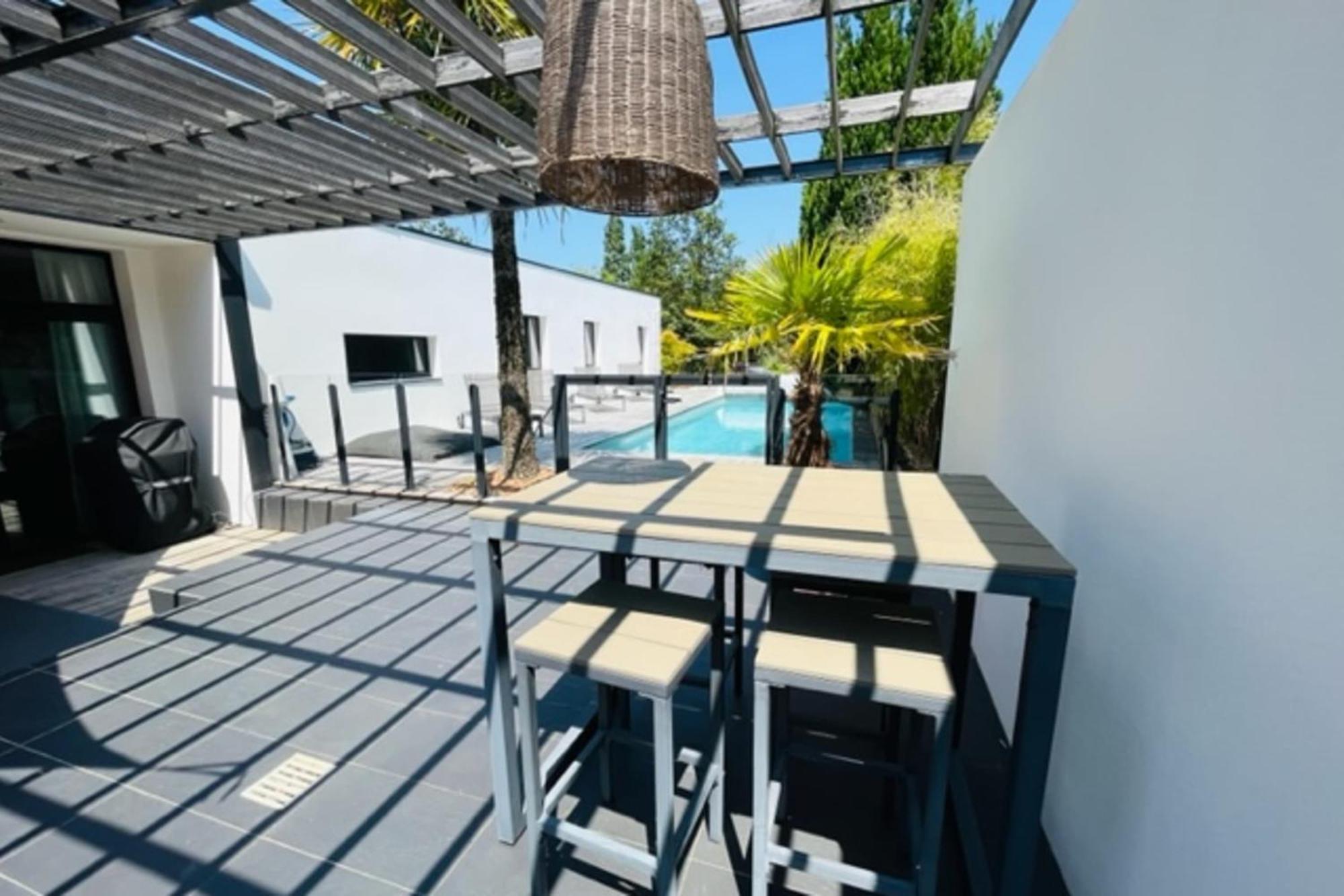 Bright 190 M With Swimming Pool *