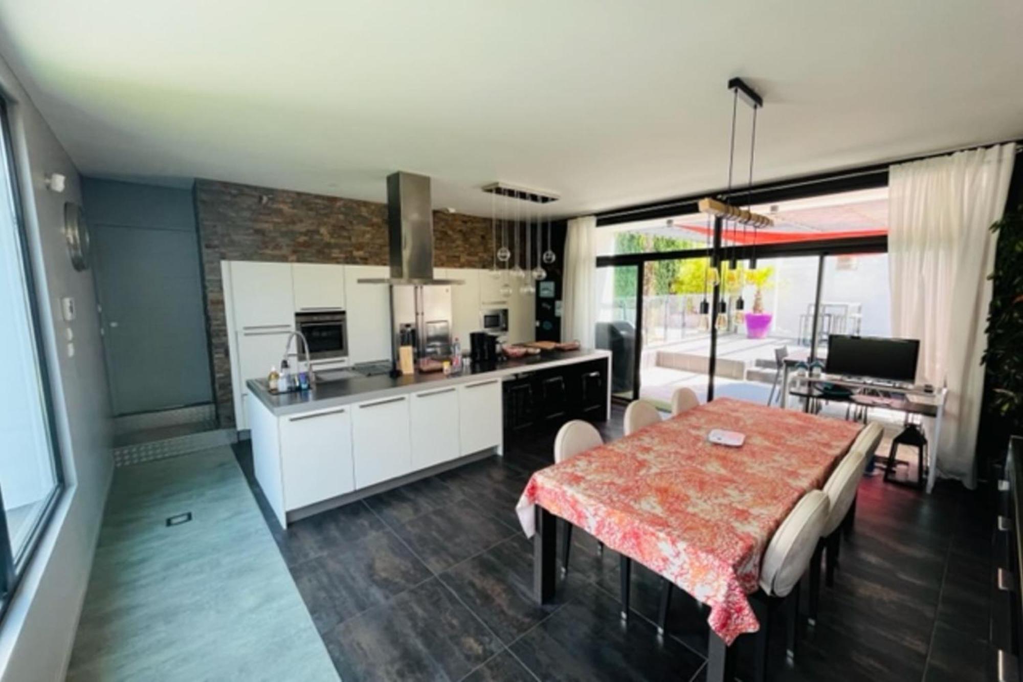 Hébergement de vacances Bright 190 M With Swimming Pool *